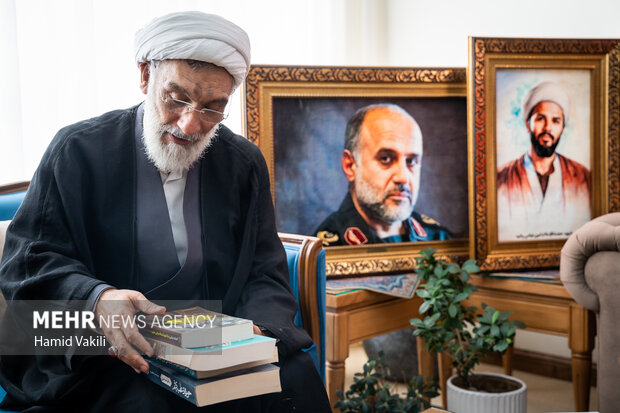 دیدار رئیس مرکز اسناد انقلاب اسلامی با خانواده سپهبد شهید غلامعلی رشید