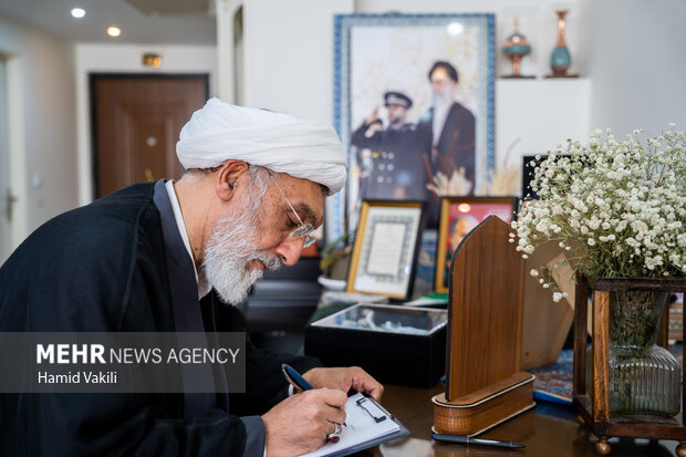 دیدار رئیس مرکز اسناد انقلاب اسلامی با خانواده سپهبد شهید غلامعلی رشید