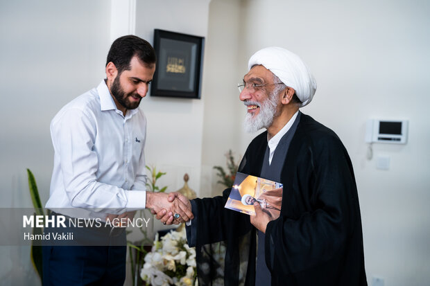 دیدار رئیس مرکز اسناد انقلاب اسلامی با خانواده سپهبد شهید غلامعلی رشید