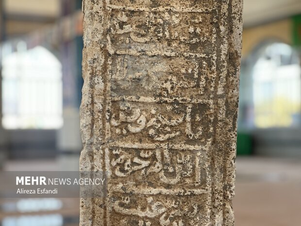 کشف سنگ قبر دوران آل بویه در اقلید