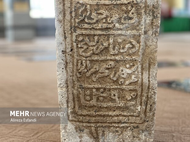 کشف سنگ قبر دوران آل بویه در اقلید