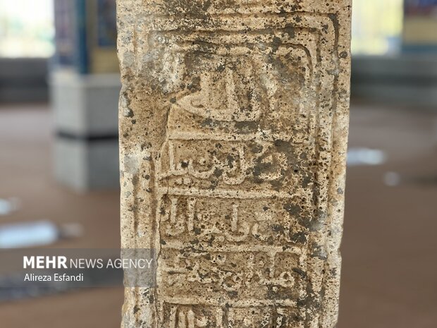 کشف سنگ قبر دوران آل بویه در اقلید