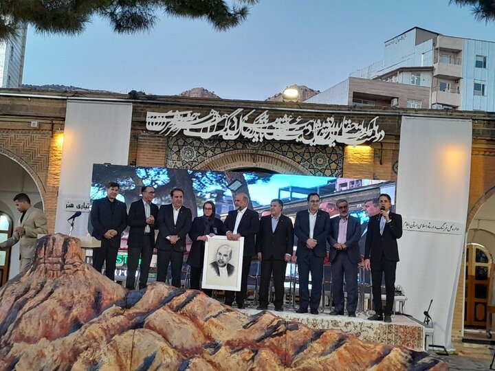 تجلیل از هنرمندان استان ایلام تجلیل از هنرمندان استان ایلام