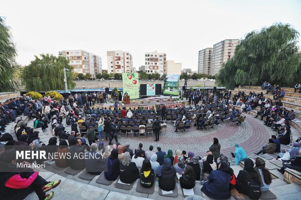 جشنواره سیب مراغه