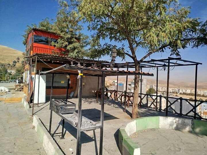 پلمب دکههای میدان گاز سنندج به دلیل فقدان زیرساختهای بهداشتی