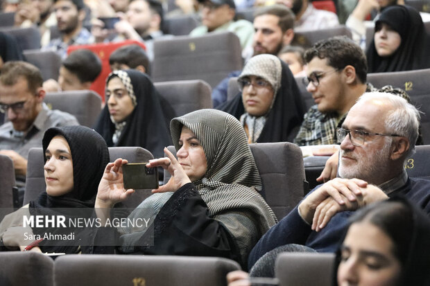 اکران مردمی فیلم «مجنون» در سینما مهر کوهسنگی مشهد