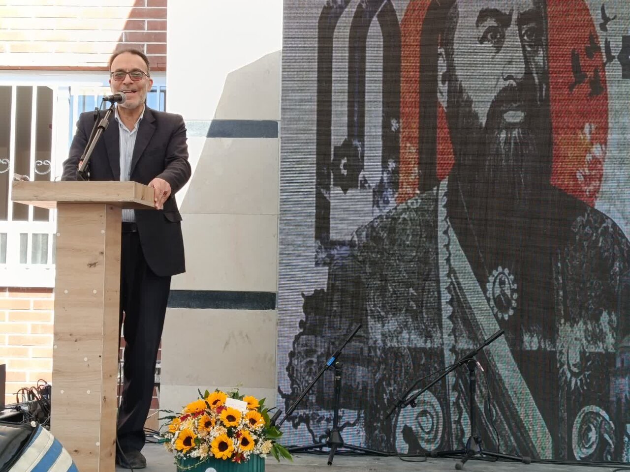 قله‌های آموزشی مرکزی با دست‌های مهربان خیران فتح می‌شود