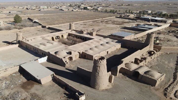 نیکرو: مرمت عمارت برج یزدان آباد شهرستان زرند آغاز شد نیکرو: مرمت عمارت برج یزدان آباد شهرستان زرند آغاز شد