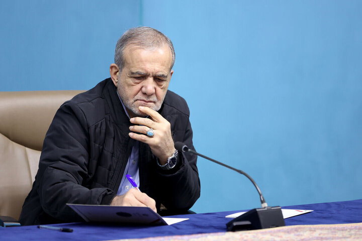 پزشکیان: باید هزاران متغیر را ببینیم، برای آن برنامه داشته باشیم پزشکیان: باید هزاران متغیر را ببینیم، برای آن برنامه داشته باشیم