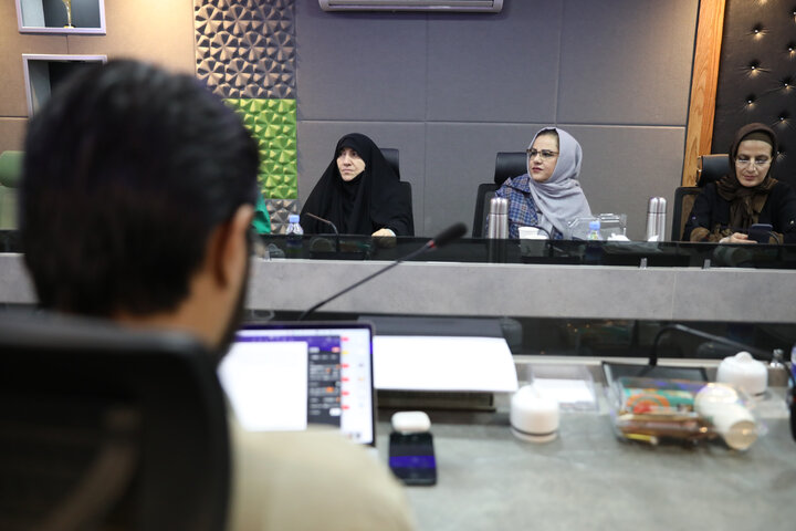 آیا شعر کودک زنانه شده؟؛ شخصیت پدر در شعر کودک غایب است