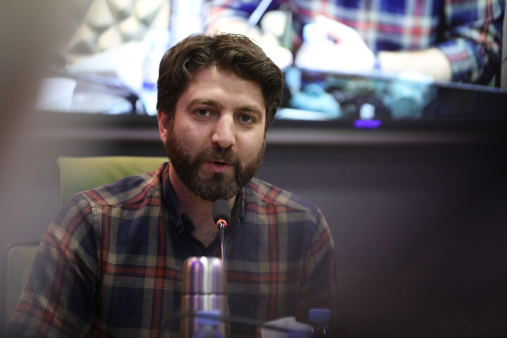 آیا شعر کودک زنانه شده؟؛ شخصیت پدر در شعر کودک غایب است