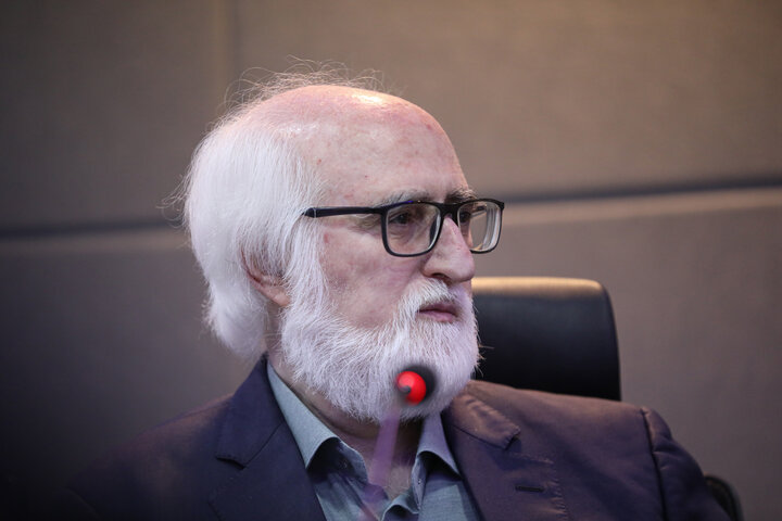 آیا شعر کودک زنانه شده؟؛ شخصیت پدر در شعر کودک غایب است