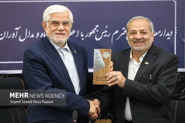دیدار معاون اول با مدال آوران المپیادی