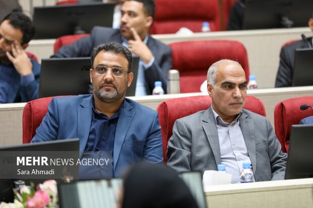 نشست هم اندیشی نخبگانی با حضور مقامات کشوری و استانی در مشهد