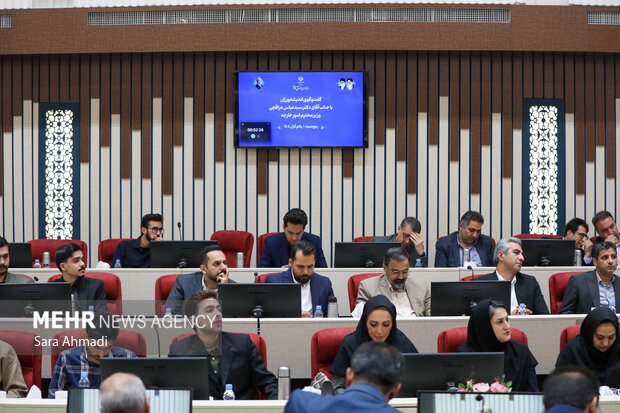 نشست هم اندیشی نخبگانی با حضور مقامات کشوری و استانی در مشهد