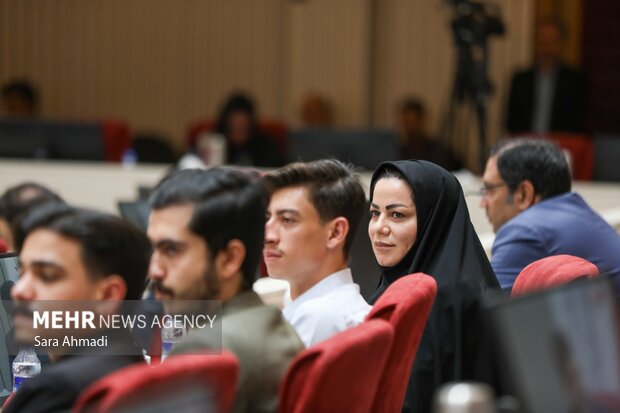 نشست هم اندیشی نخبگانی با حضور مقامات کشوری و استانی در مشهد