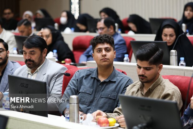نشست هم اندیشی نخبگانی با حضور مقامات کشوری و استانی در مشهد