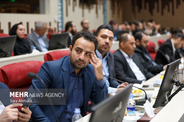 نشست هم اندیشی نخبگانی با حضور مقامات کشوری و استانی در مشهد