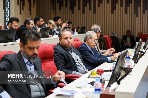نشست هم اندیشی نخبگانی با حضور مقامات کشوری و استانی در مشهد