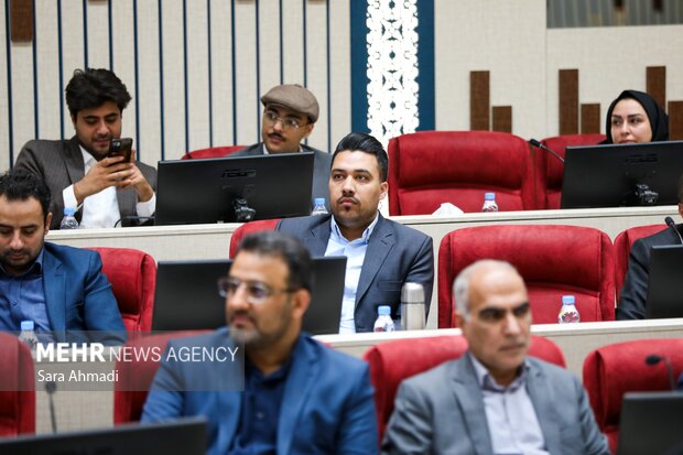 نشست هم اندیشی نخبگانی با حضور مقامات کشوری و استانی در مشهد