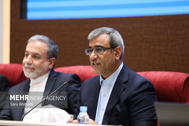 نشست هم اندیشی نخبگانی با حضور مقامات کشوری و استانی در مشهد