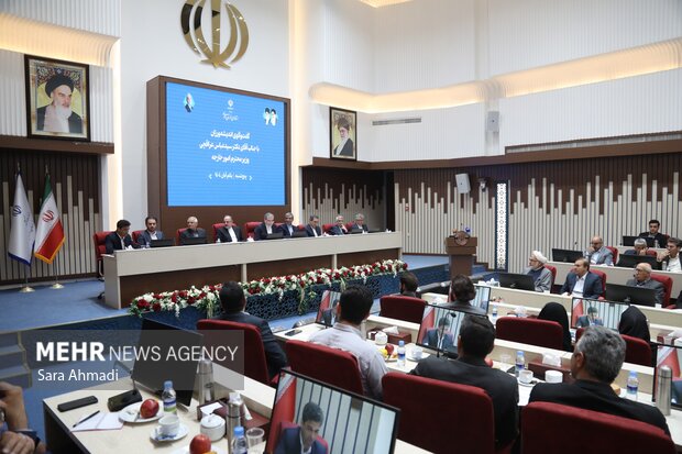 نشست هم اندیشی نخبگانی با حضور مقامات کشوری و استانی در مشهد