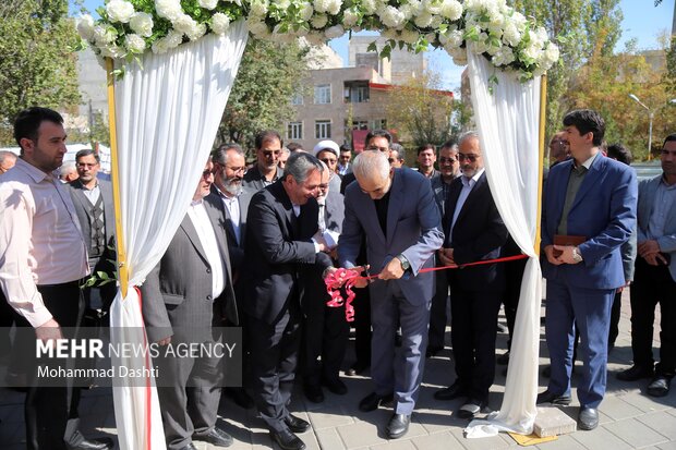 آیین بهره برداری از ۴۵۰ مسکن مددجویی در اردبیل