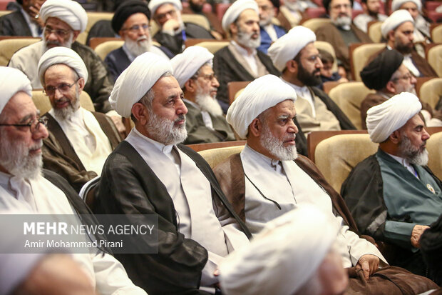 کنگره ملی میرزای نائینی در قم