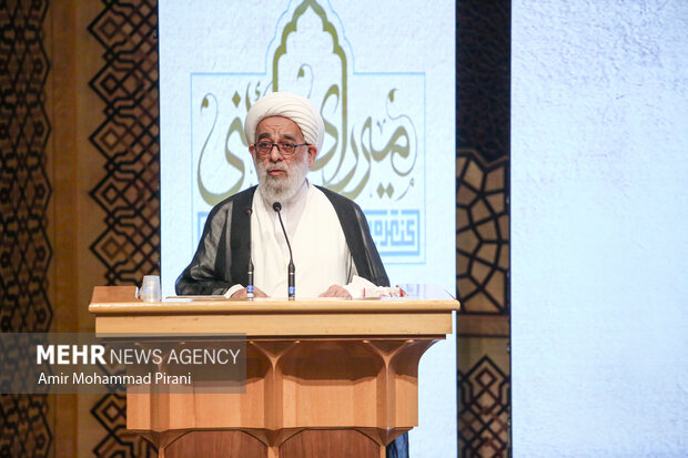 کنگره ملی میرزای نائینی در قم