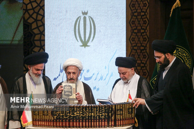 کنگره ملی میرزای نائینی در قم