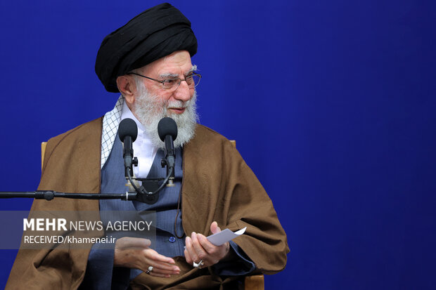 دیدار دستاندرکاران کنگره بینالمللی میرزای نائینی با رهبر معظم انقلاب