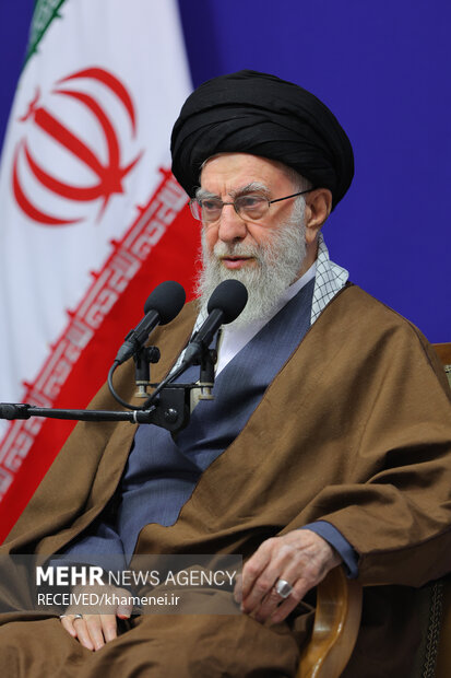 دیدار دستاندرکاران کنگره بینالمللی میرزای نائینی با رهبر معظم انقلاب 4