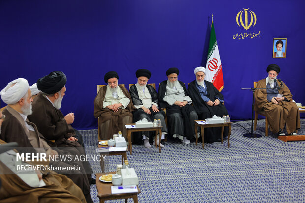دیدار دستاندرکاران کنگره بینالمللی میرزای نائینی با رهبر معظم انقلاب 6