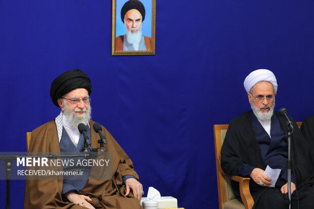 دیدار دستاندرکاران کنگره بینالمللی میرزای نائینی با رهبر معظم انقلاب 10
