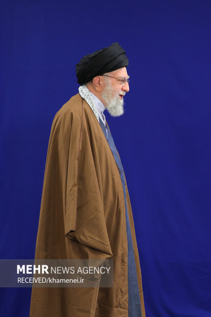 دیدار دستاندرکاران کنگره بینالمللی میرزای نائینی با رهبر معظم انقلاب 7