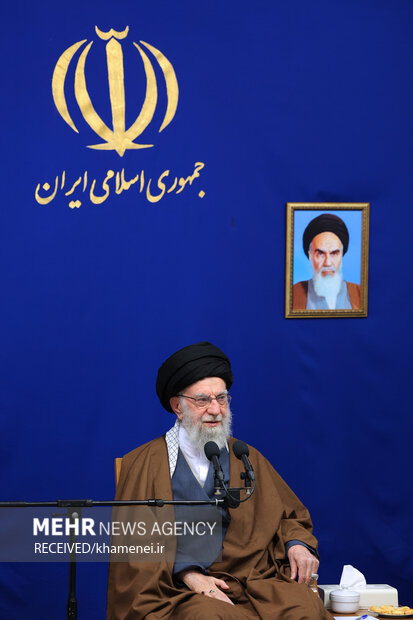 دیدار دستاندرکاران کنگره بینالمللی میرزای نائینی با رهبر معظم انقلاب 12