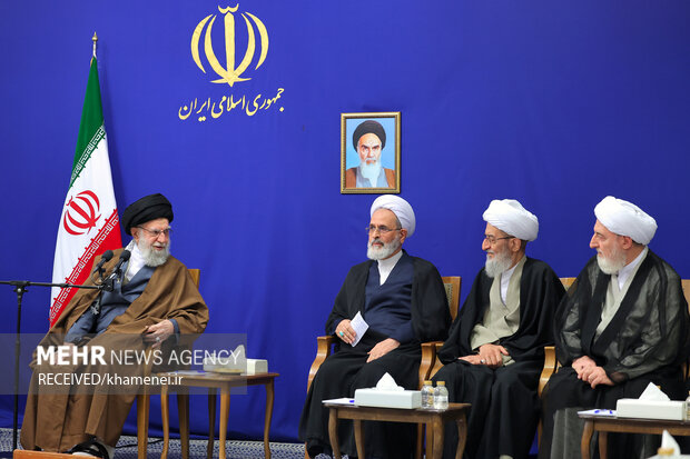 دیدار دستاندرکاران کنگره بینالمللی میرزای نائینی با رهبر معظم انقلاب 9