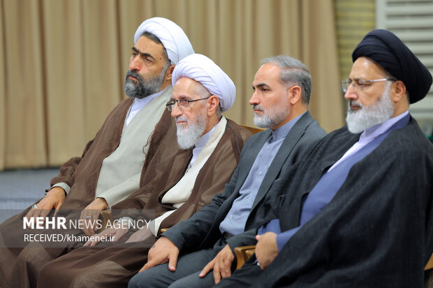 دیدار دستاندرکاران کنگره بینالمللی میرزای نائینی با رهبر معظم انقلاب 13