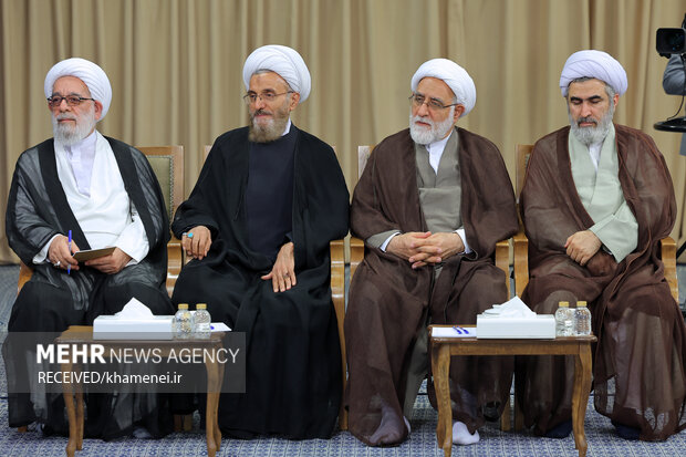 دیدار دستاندرکاران کنگره بینالمللی میرزای نائینی با رهبر معظم انقلاب 14