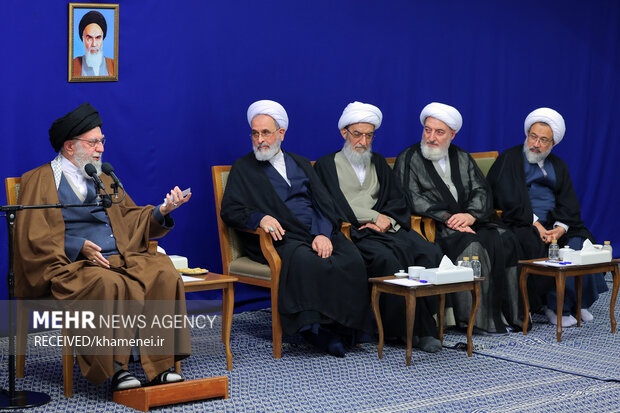 دیدار دستاندرکاران کنگره بینالمللی میرزای نائینی با رهبر معظم انقلاب 16