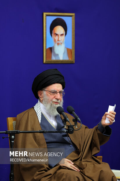 دیدار دستاندرکاران کنگره بینالمللی میرزای نائینی با رهبر معظم انقلاب 17