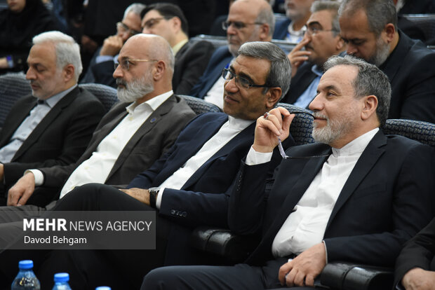 آیین اختتامیه دومین نشست منطقه ای دیپلماسی استانی در مشهد 13