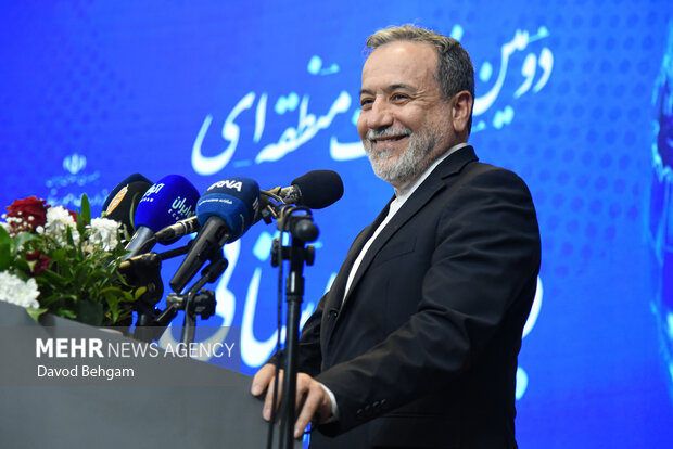 آیین اختتامیه دومین نشست منطقه ای دیپلماسی استانی در مشهد 23