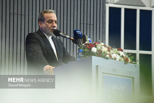 آیین اختتامیه دومین نشست منطقه ای دیپلماسی استانی در مشهد 28