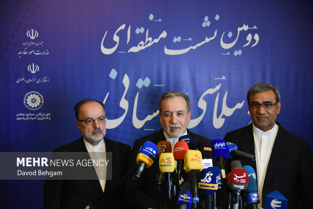 آیین اختتامیه دومین نشست منطقه ای دیپلماسی استانی در مشهد 41