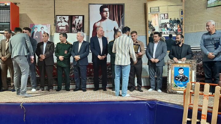 قهرمانان معلول در یادواره شهدای ورزشکار قروه تجلیل شدند قهرمانان معلول در یادواره شهدای ورزشکار قروه تجلیل شدند