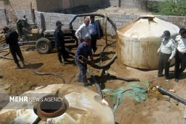 کشف ۵۲ هزار لیتر سوخت قاچاق در عملیات پلیس بندرعباس کشف ۵۲ هزار لیتر سوخت قاچاق در عملیات پلیس بندرعباس