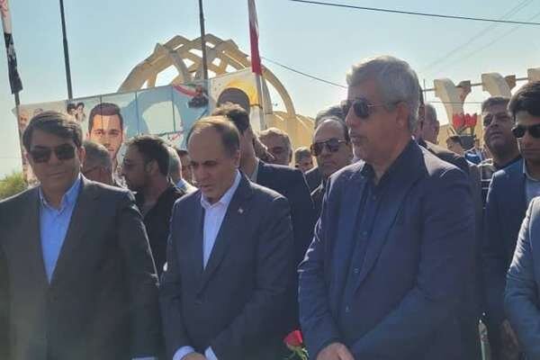 ادای احترام وزیر جهاد کشاورزی به مقام شامخ شهیدان شهرستان جیرفت
