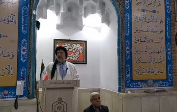 ماموستا حسینی: تمسک به قرآن راه نجات انسان از تاریکی جهل و گناه است