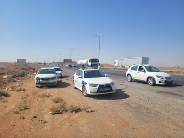 منیری:۱۲ نفر در تصادف زنجیره ای محور ملک آباد به مشهد مصدوم شدند